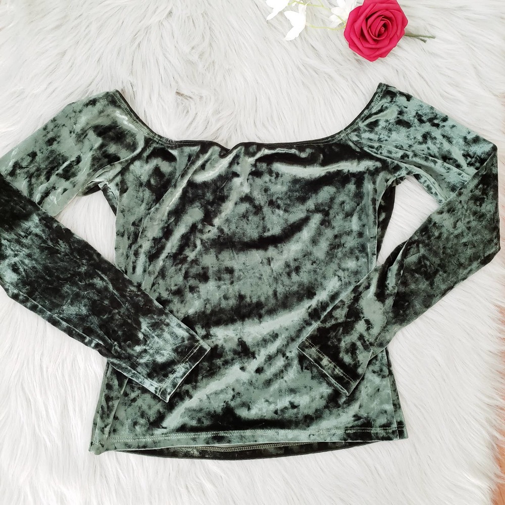 Silence & Noise Green Velvet Off Shoulder Top Med